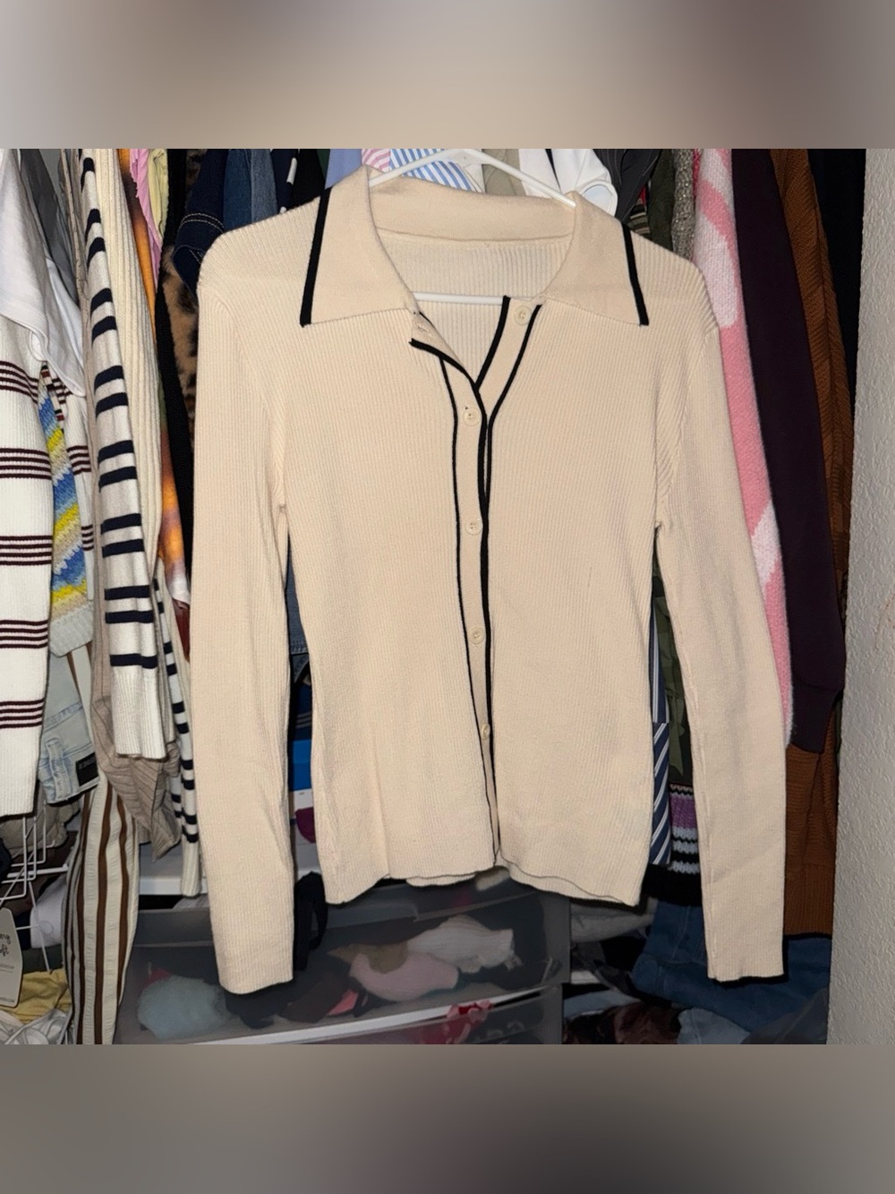 SHEIN Cream Button-Front Ribbed Polo Cardigan with Black Piping